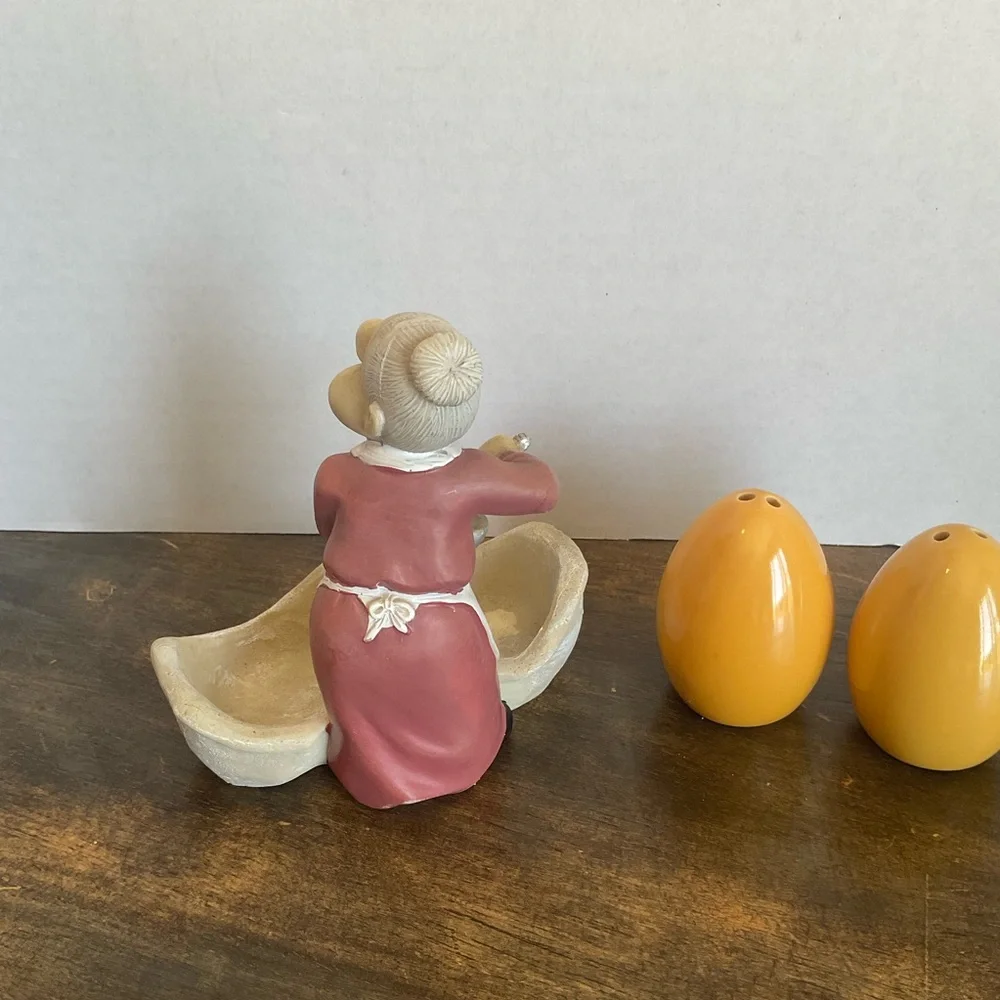 Vintage Ceramic Baking Salt & Pepper Shaker Set w/ Holder Country Kitchen decor
